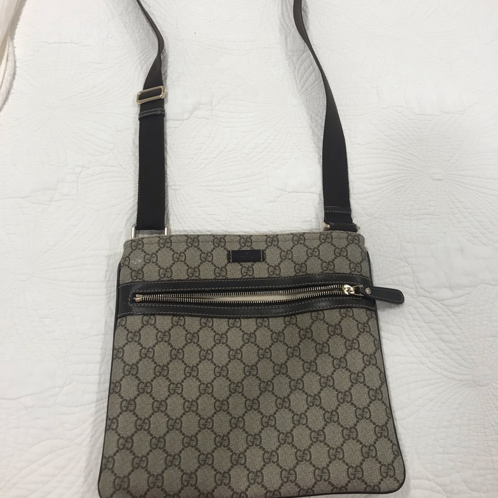 Gucci Messenger bag! - Picture 3 of 7